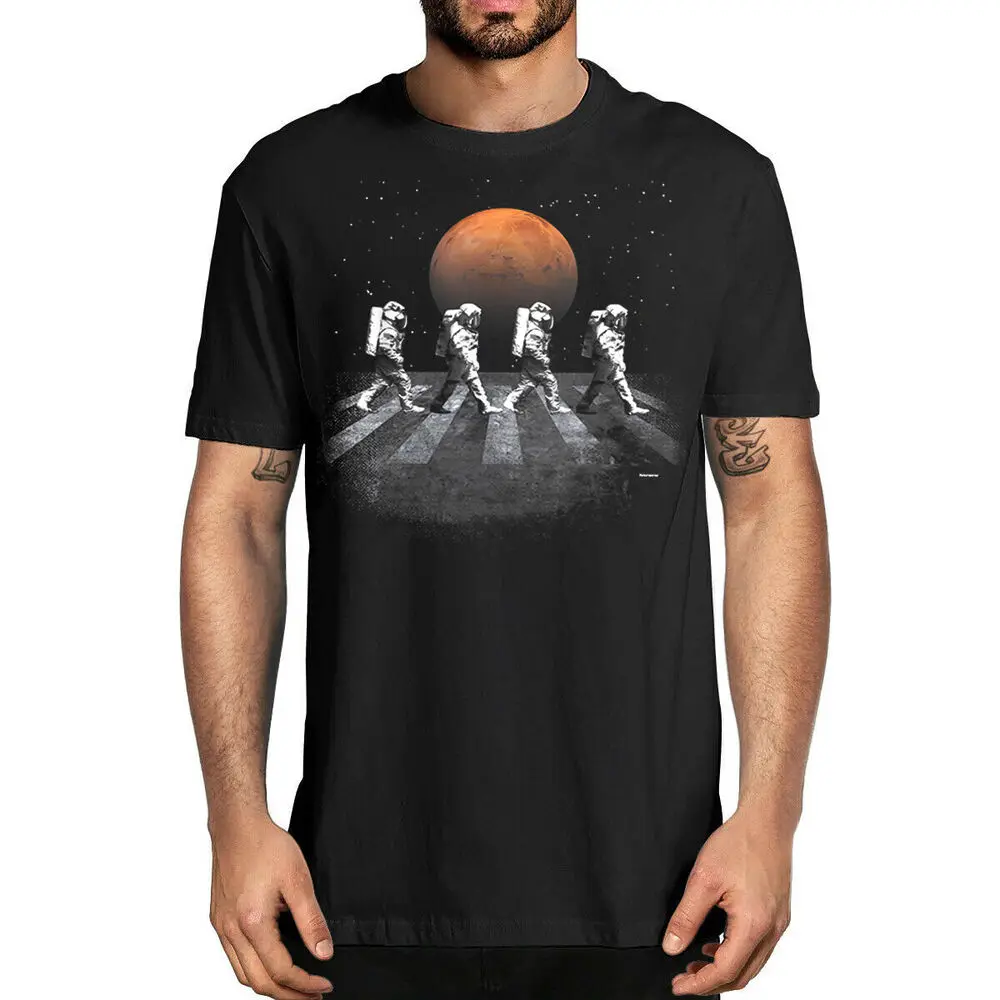 Astronauts in Walking in Space Occupy Mars T-Shirt  High Quality 100%Cotton Short Sleeve