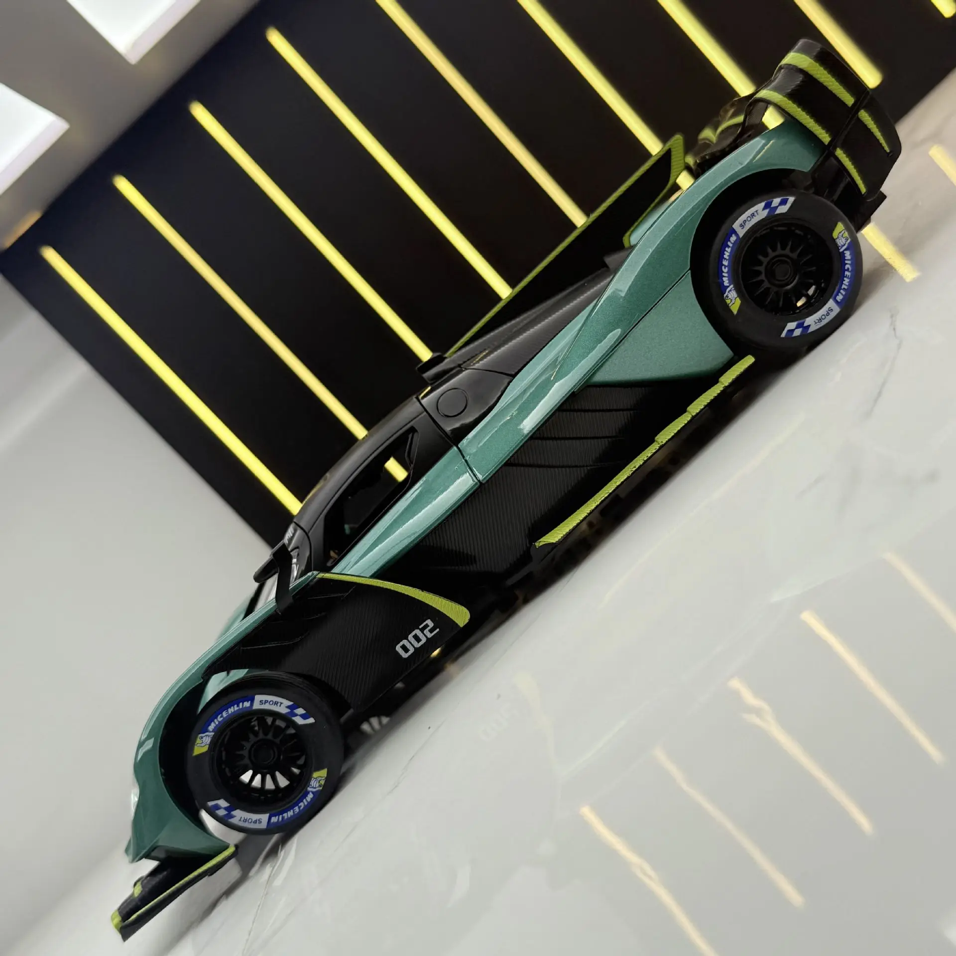 1:24 Valkyrie Spider supercoche coche en miniatura de aleación sonido y luz tirar hacia atrás juguete para niños coleccionables regalo de cumpleaños