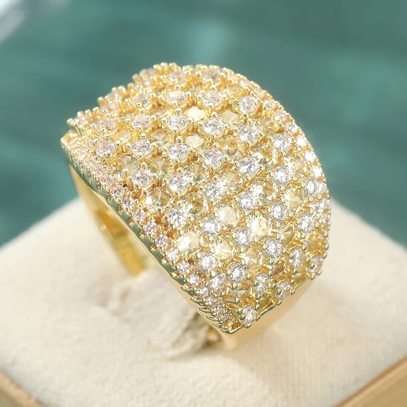 Trendiger Damenring mit eingelegten weißen CZ-Steinen, ästhetische geometrische Form in Goldfarbe, für den täglichen Gebrauch, Partyschmuck, Jubiläumsgeschenk