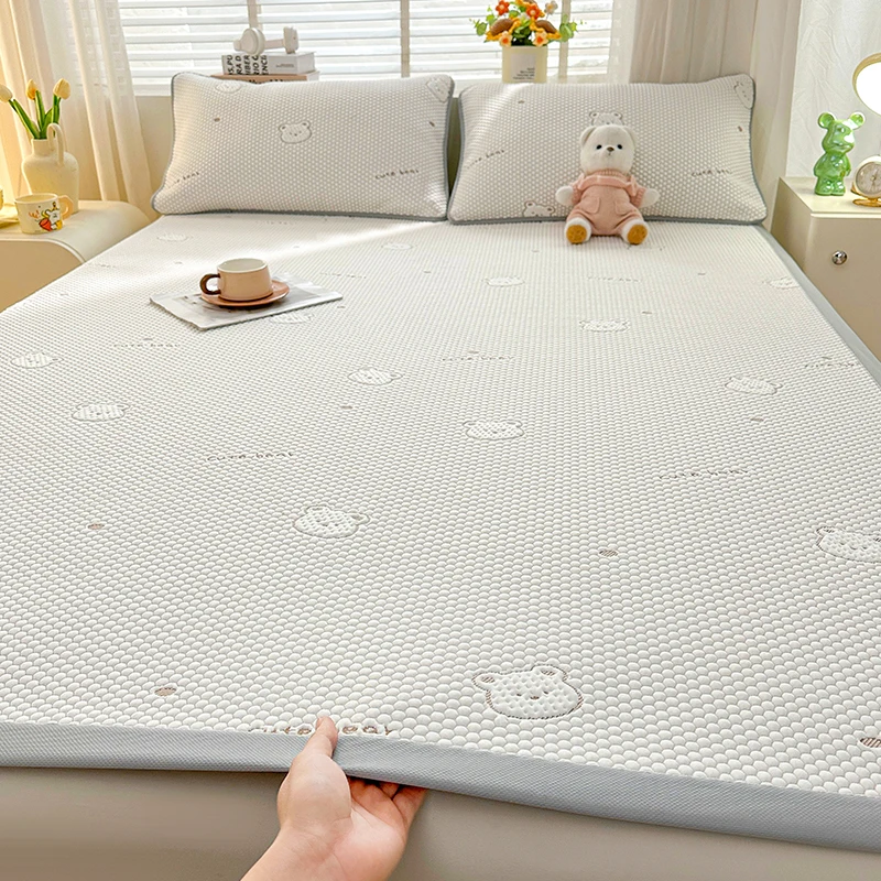 حصيرة وسادة تبريد من اللاتكس الطبيعي للصيف، وسادة حريرية مطبوعة على شكل دب لطيف ورائع، لوح قابل للطي لتكييف الهواء، وسادة ناعمة للمنسوجات المنزلية