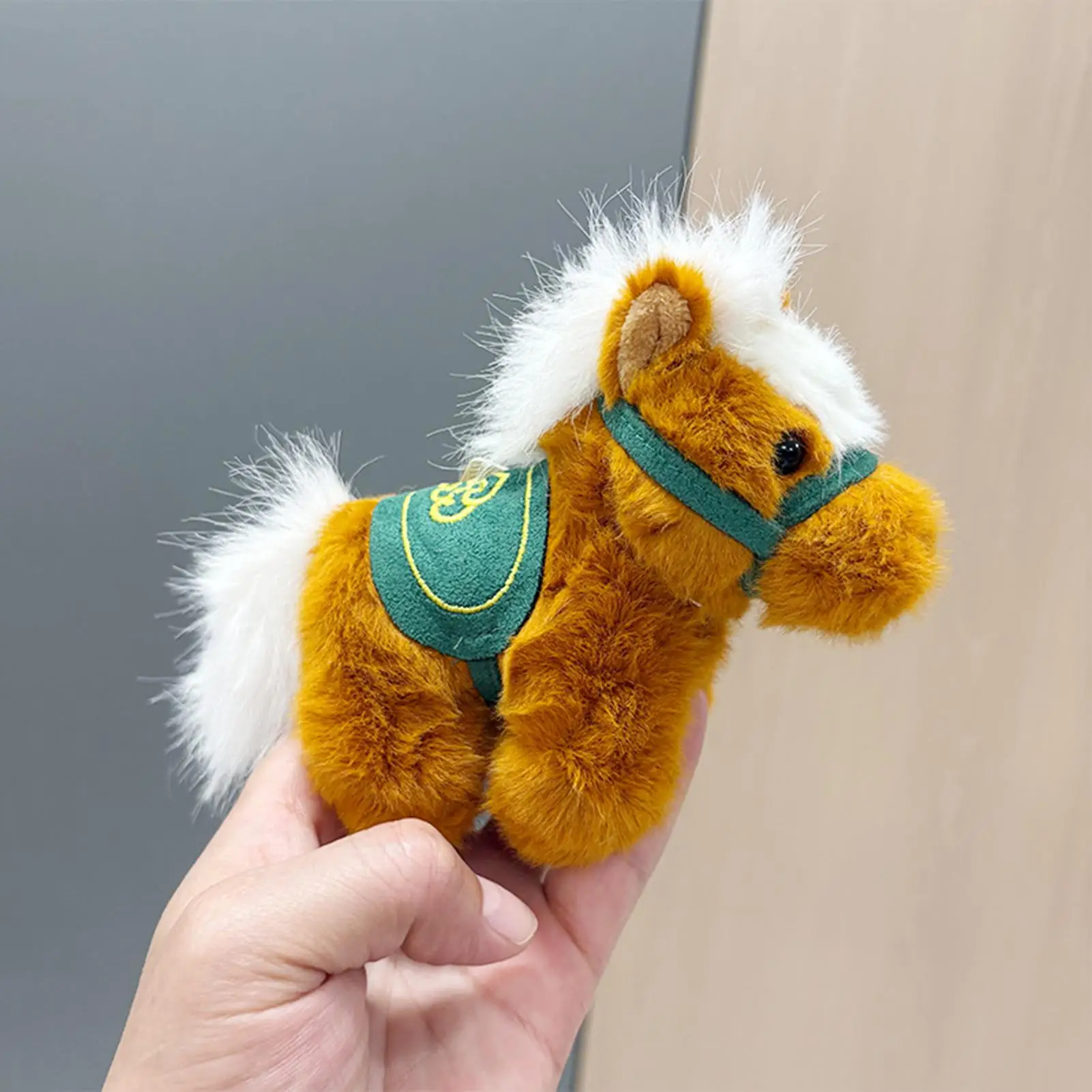 Ciondolo per borsa in peluche 2026 Capodanno Animali da collezione Ciondolo per borsa a forma di cavallo alto da 3,93 pollici per uomo Famiglia Fidanzata Ragazza Ragazzo Compleanno per bambini