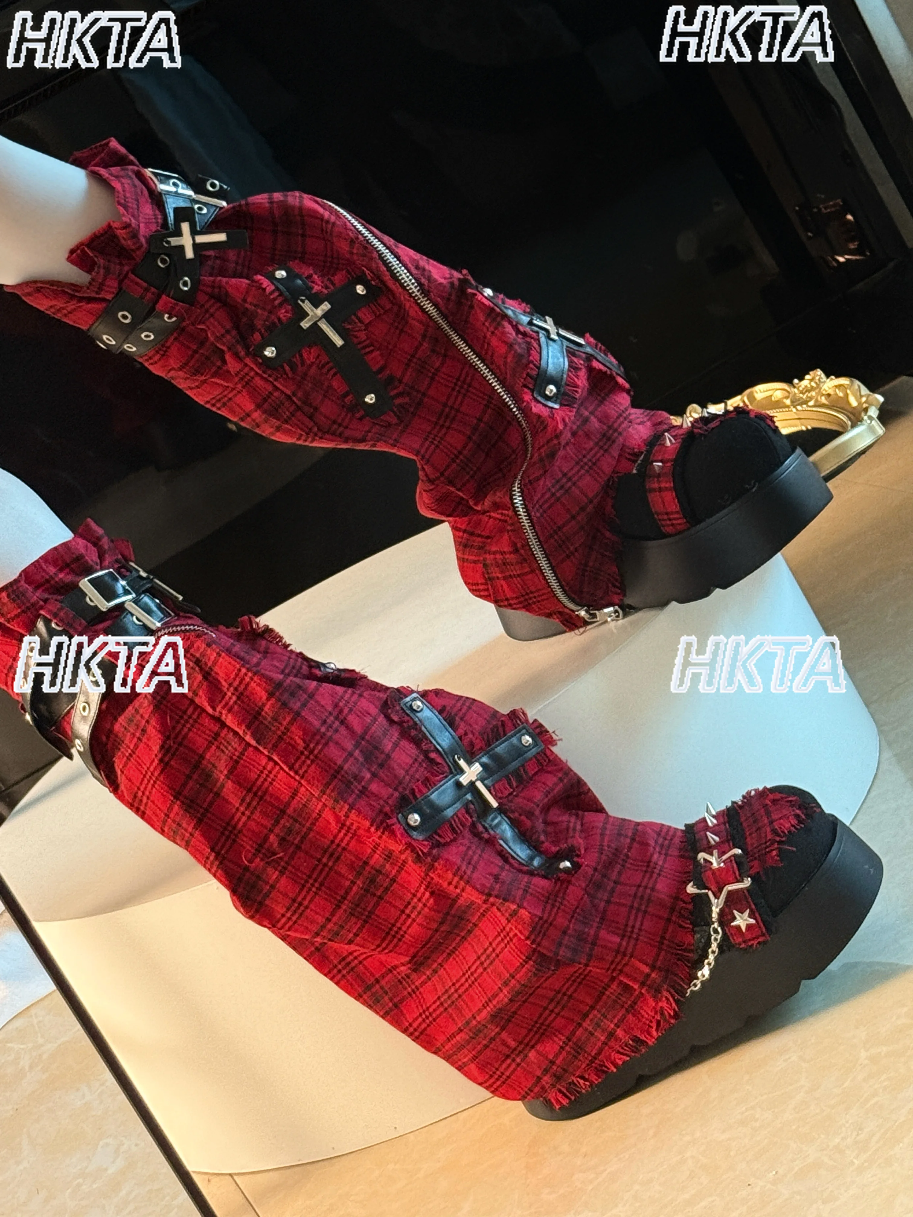 Subcultura gótica oscura 2025 nuevas cubiertas de pierna a cuadros Lolita Y2k Punk personalidad remachado chica caliente calentador de piernas accesorios de ropa mujeres