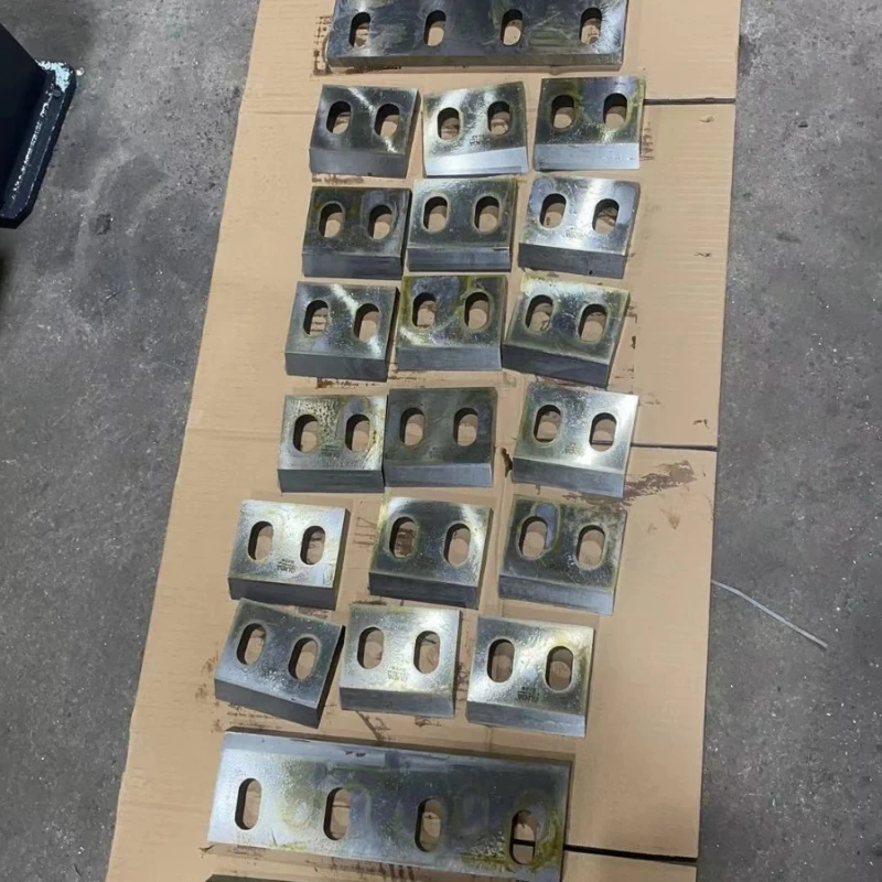 Lame spéciale pour lame de commande numérique de broyeur