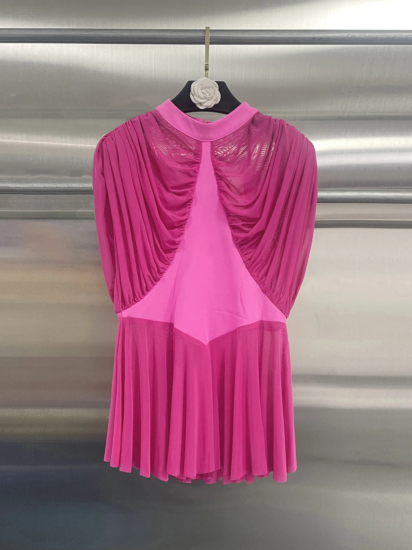 

Лето 2025 г., новинка, плиссированный лоскутный дизайн с круглым вырезом и рюшами по краям, модные топы без рукавов, топ для ночного клуба, бара, дня рождения