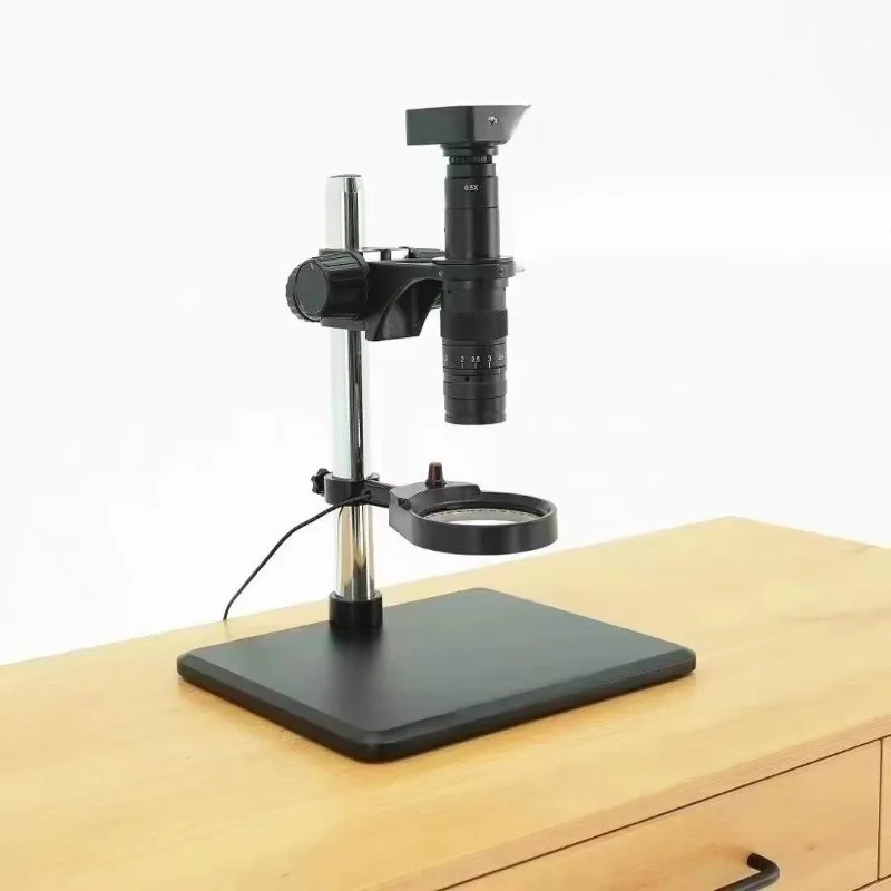 

The watchmaker is equipped with a high-end microscope to observe structure of the watch machine and check luxury goods.