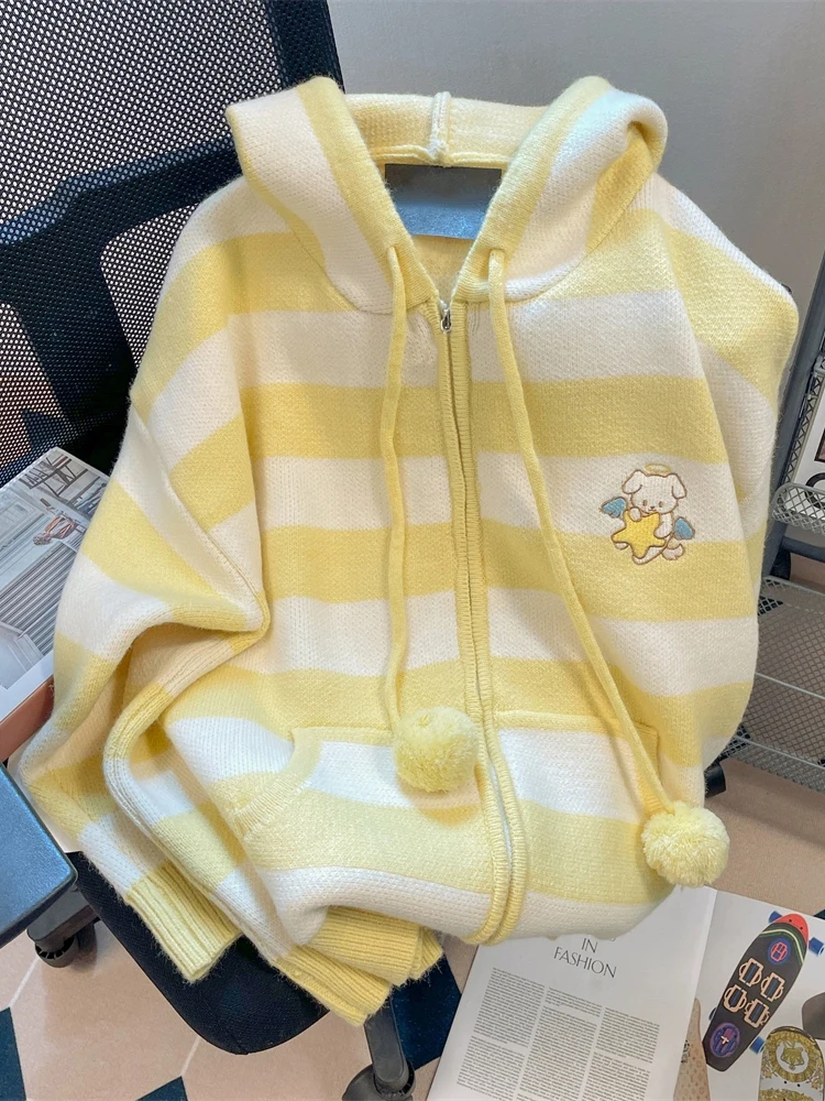 เสื้อคลุมคาร์ดิแกนลายการ์ตูน Zoki แบบมีฮู้ดสำหรับผู้หญิง ทรงหลวม น่ารัก แขนยาว เสื้อถักนิตติ้งสไตล์หวานๆ แนว Preppy สำหรับผู้หญิง สไตล์ Kawaii วินเทจ