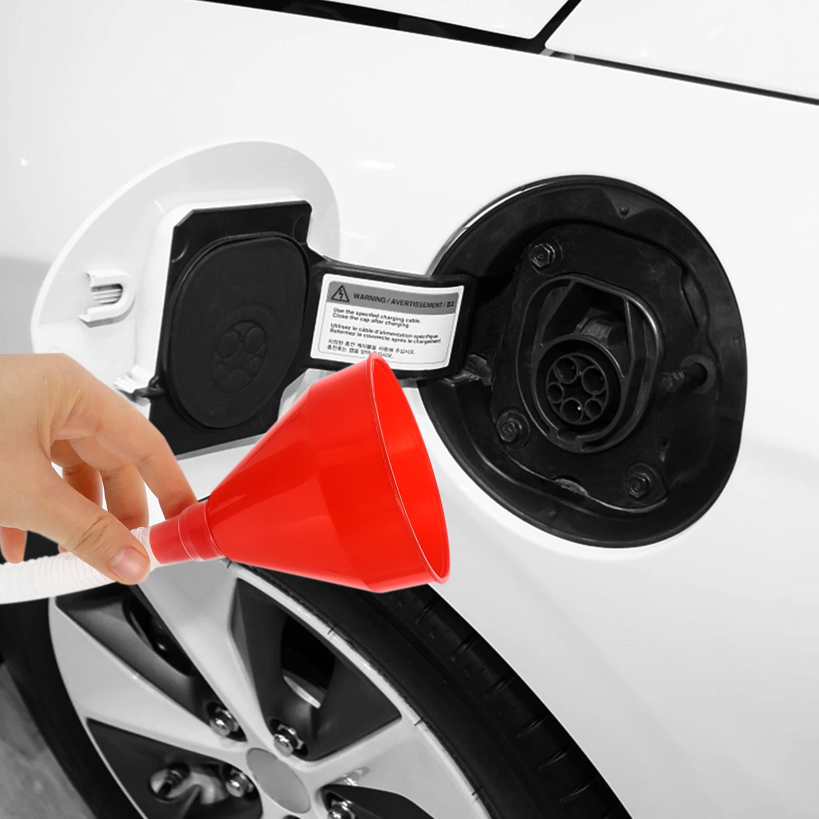 

2Pcs Durable Plastic Funnel Long Mouth Design Hands Free Operation Car Motorcycle Engine Oil Fluids