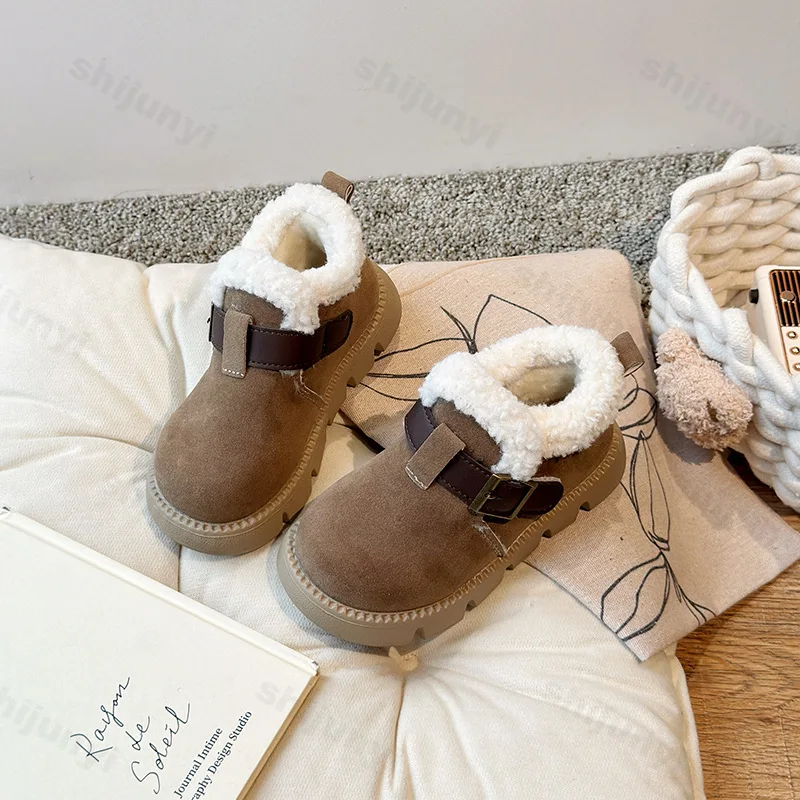 Botas de nieve para niños, novedad de 2025, hebilla de moda, piel gruesa, Color sólido, botas cortas para niños, tobillo flexible, ocio, zapatos cálidos para niños y niñas