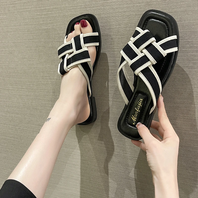 Sexy Ladies Slippers 2022 Summer New Black and White Striped Plaid Fashion Flat Comfort Slippers Outdoor Mules Shoes Women