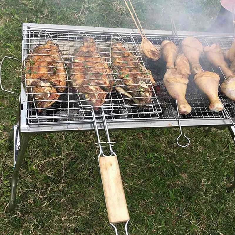 BBQ Fish Grill Net Barbecue Grilling Fish Rack Non-Stick Triple Fish Grilling Basket Wood Handle Barbecue Tool 1 Pcs