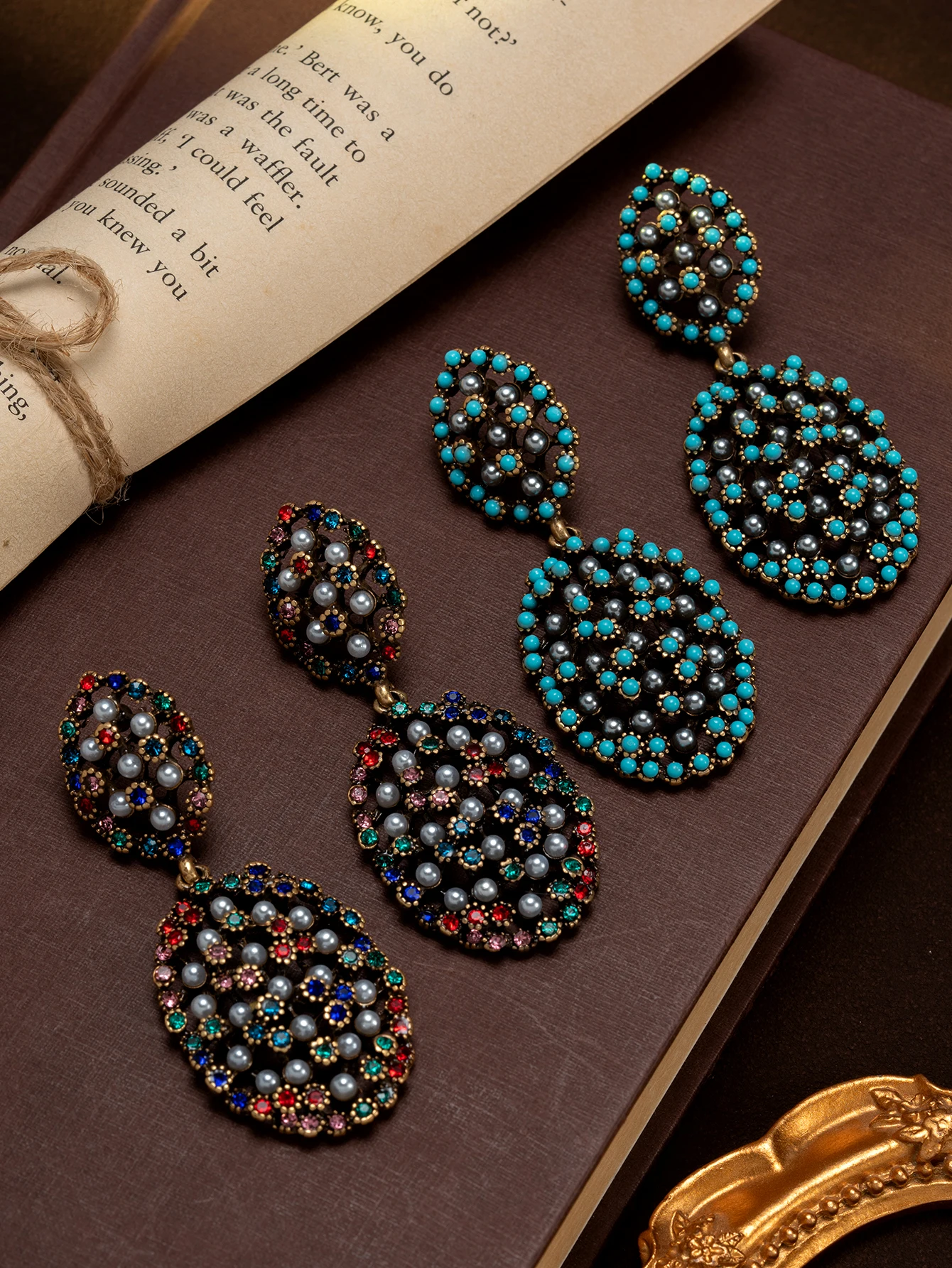 A Pair of Bohemian Style Double-Layer Oval Blue-Green Beads, Colorful Multi-Colored Beads, Two Alloy Dense Beads, Heavy-Duty Earrings, Daily Women's Accessories, Gift-Giving
