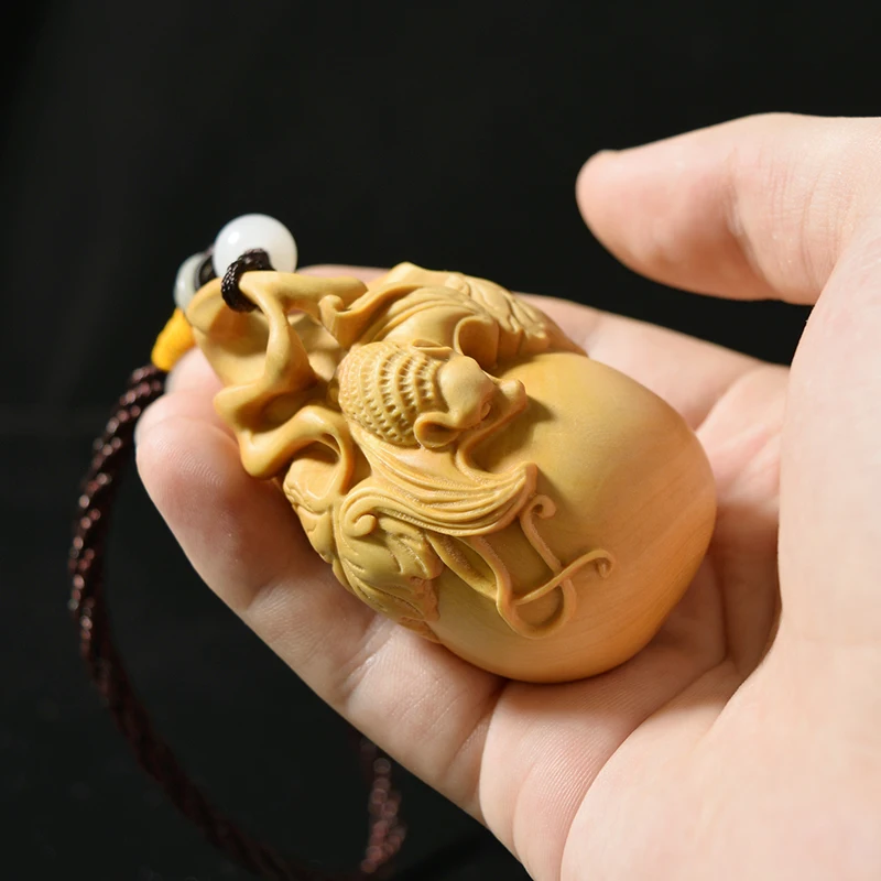 6 CM  Bat on Gourd Boxwood Hand Carved Animal Netsuke Sculpture  Car Pendant Feng Shui Miniature