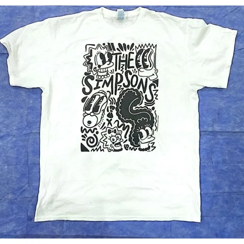 

Футболка «Симпсоны», летний бестселлер, был недавно авторизованным. Это мужская футболка с круглым вырезом и короткими рукавами.