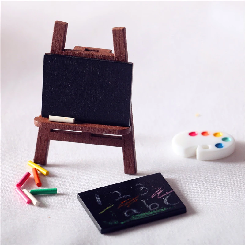 مجموعة مصغرة لبيت الدمى DIY: حامل الطباشير وإكسسوارات تزيين المناظر الطبيعية الصغيرة للسبورة #4