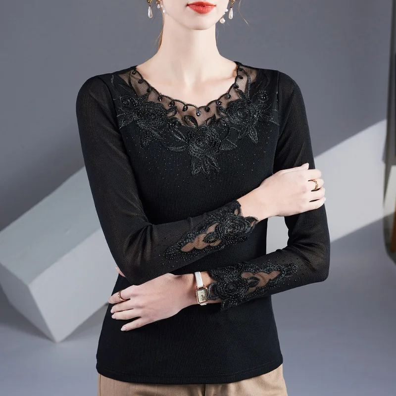 Camicia con diamanti ricamati autunnali 2025 T-shirt in seta brillante a maniche lunghe con top in rete da donna in stile europeo