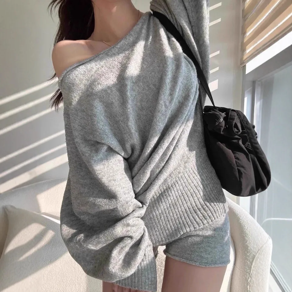 

Slanted Shoulder Long Sleeve Sweater Women's Autumn and Winter Lazy Style 2025 New High-waisted Slimming Shorts Two-piece Set