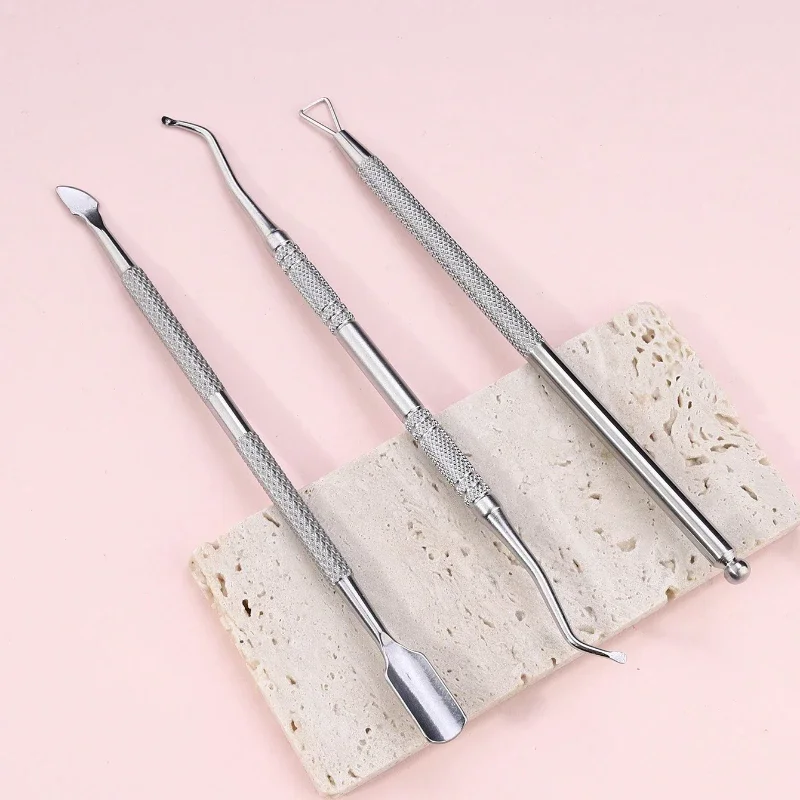 مجموعة أدوات إزالة البشرة من الفولاذ المقاوم للصدأ مكونة من 3 قطع تتضمن أداة تشذيب البشرة والجلد الميت وأداة إزالة جل طلاء الأظافر
