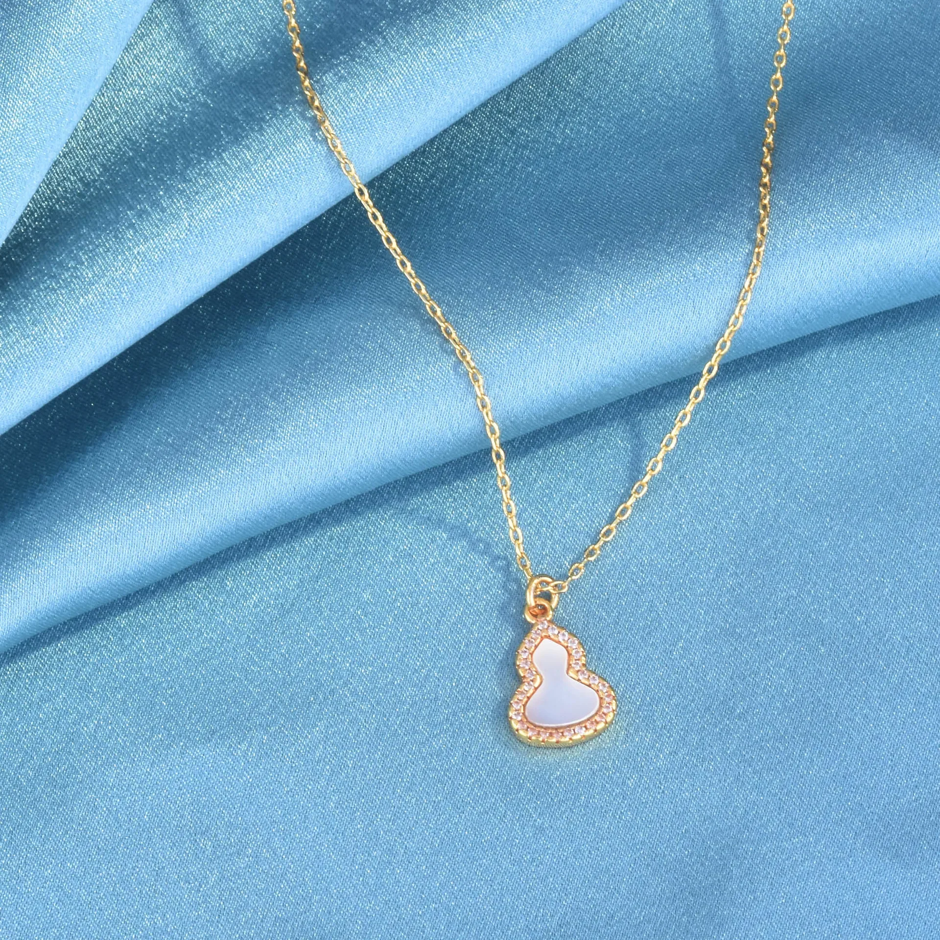 S925 Sterling Silber Damen-Schlüsselbein-Halskette mit Weißem Fritillaria-Diamant und 18k Gold-Details Schickes Vielseitiges Alltags-Accessoire – Detail 11