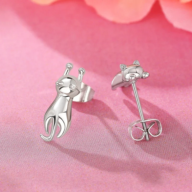 Huitan Niedliche kleine Ohrstecker im Katzendesign, Metall, silberfarben, exquisite Ohrstecker, modischer, vielseitiger Schmuck