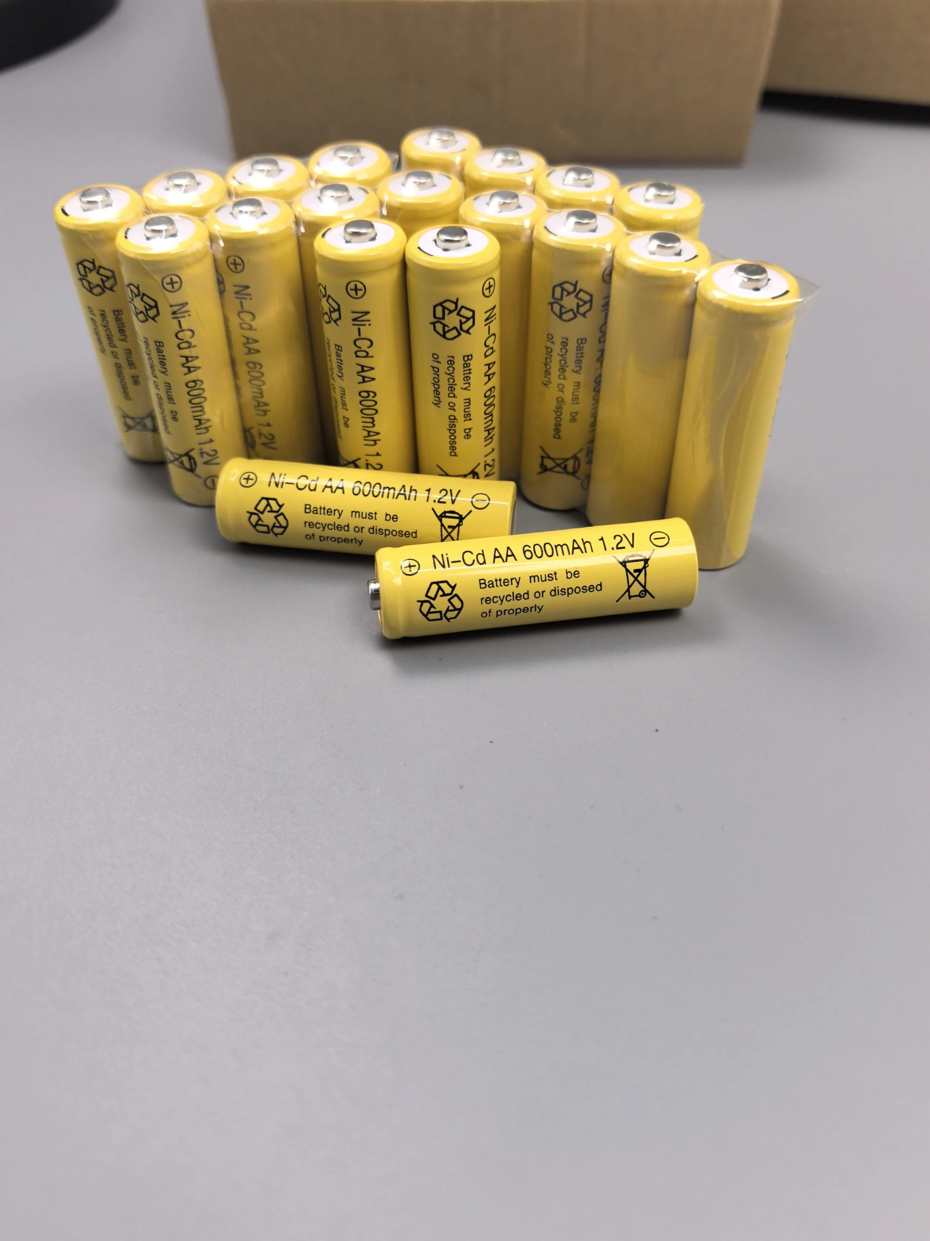 بطارية Ni-CD بقدرة 600 مللي أمبير في الساعة 1.2 فولت AA - مناسبة للأجهزة منخفضة الطاقة مثل الآلات الحاسبة وأجهزة الراديو المحمولة وسيارات الألعاب #1