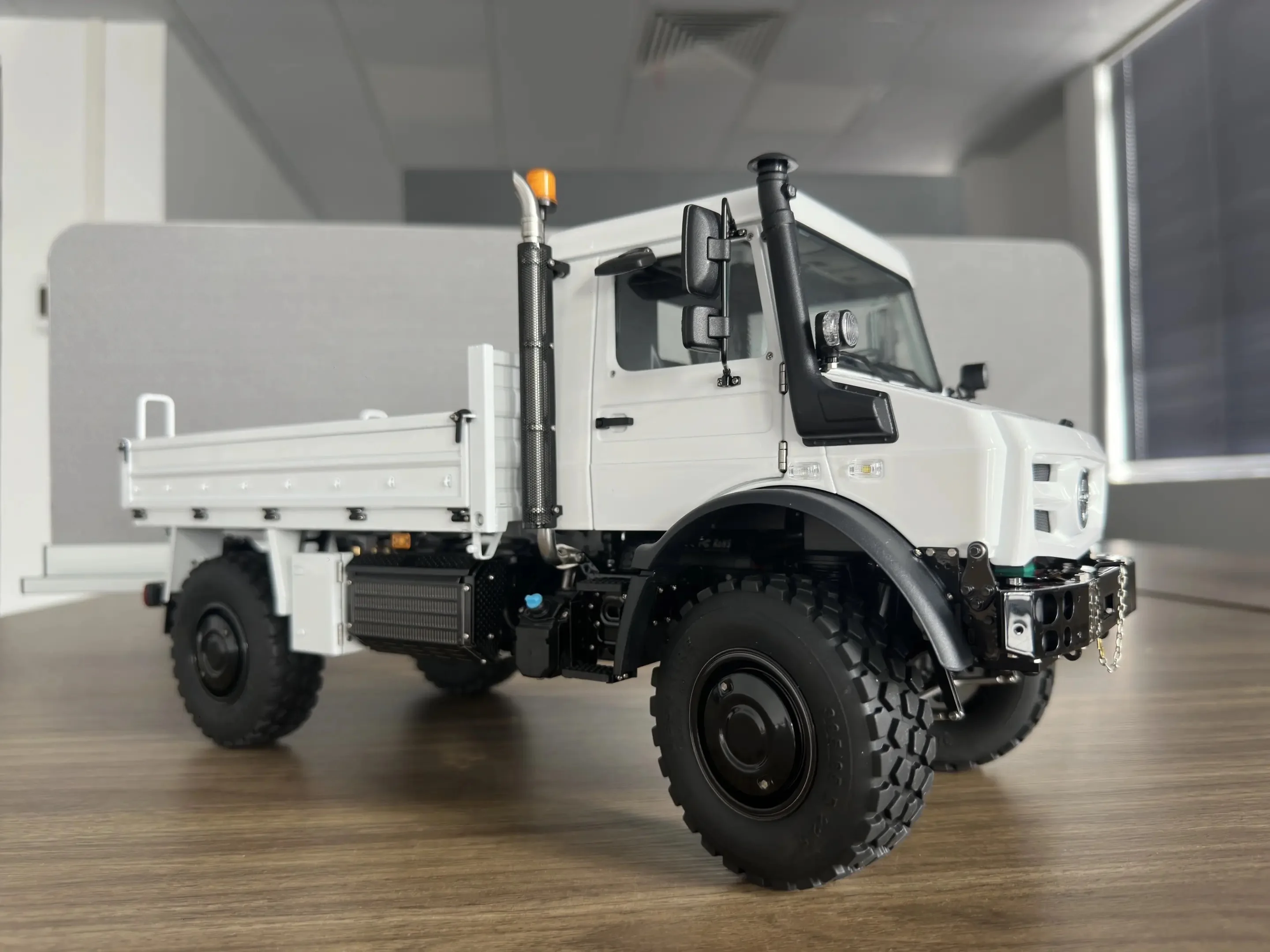 

3 скорости LESU 1/14 RC Металлический легкий грузовик U4023 AWD Пульт дистанционного управления Внедорожник Комплект Модель Свет Звук Ось Замок раздаточной коробки