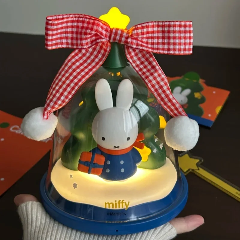 Lampada Miffy a Forma di Mela, Luce d'Atmosfera Accogliente e Festiva per Camera da Letto e Scrivania, Regalo di Natale, Giocattolo Trendy in Confezione Sorpresa