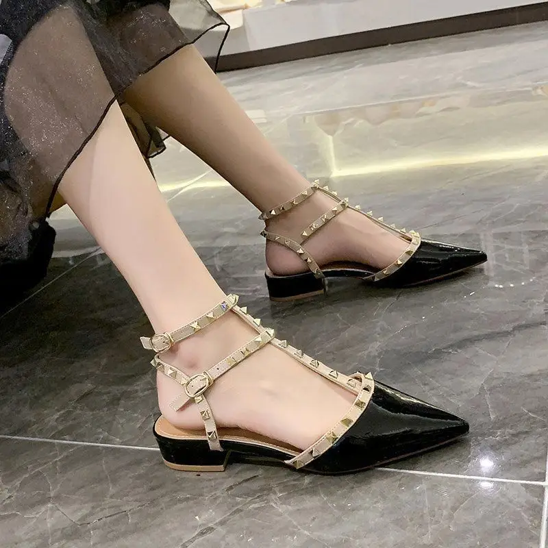 Sandalias con remaches puntiagudos, correa en el tobillo recortada con tachuelas Rockstud, remache de charol, hebilla plana con correa en T, zapatos suaves para caminar para mujer