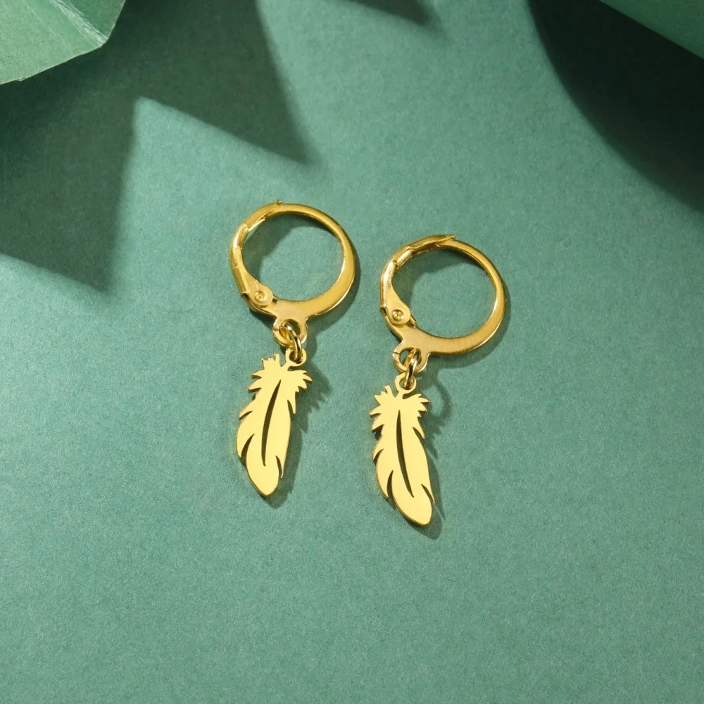 Eueavan Winzige Feder-Creolen, exquisiter goldfarbener Ohrring für Frauen und Mädchen, Punk, trendiger Edelstahl-Schmuck, Geburtstagsgeschenk – Detail 14