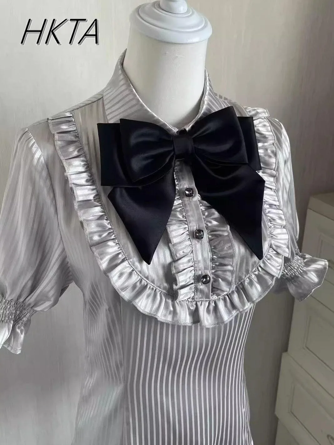 

Lolita Petal Short Sleeves Stand Neck Striped Blouse Women Spring Summer Waist Fold Shirt Commuter Black Top Inside Blusas Girl
