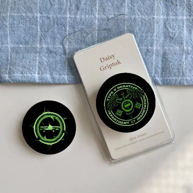 Rock Band T-Type O N-Negative Minimalist Exquisite Tinplate Brooches: Sleek Badge Lapel Pins For Bag Practical Souvenir Gifts