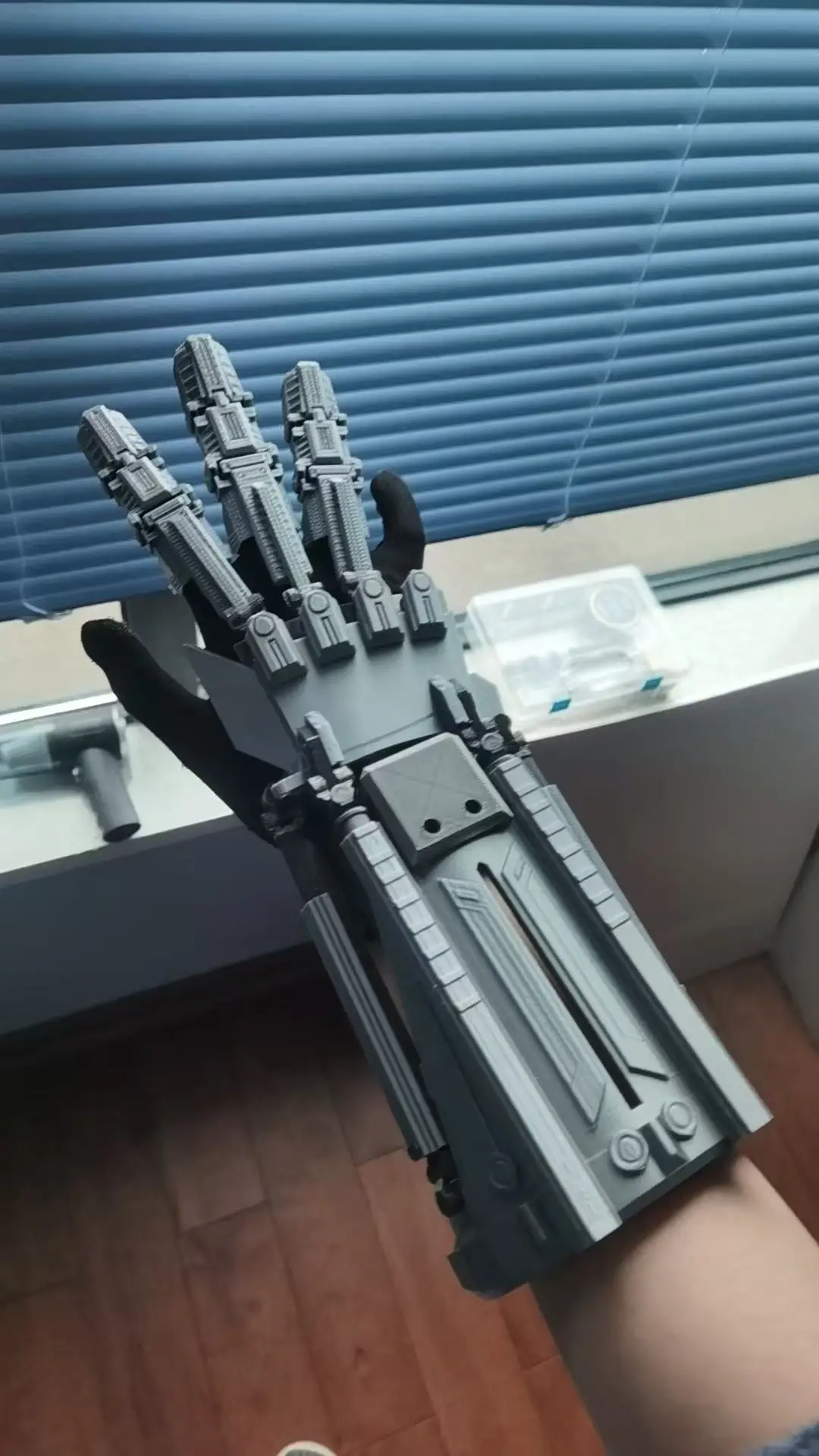 

3D Printed New Exoskeleton Mecha Gear Hand-Simulated Mechanical Arm Role-Playing Equipment