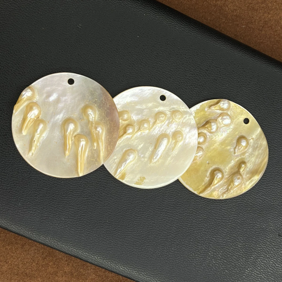 

10pcs/bag Natural Mother of Pearl Shell Beads Round Natural Shell Beads for Making DIY Jewelry Necklace Accessories 20/40/50mm