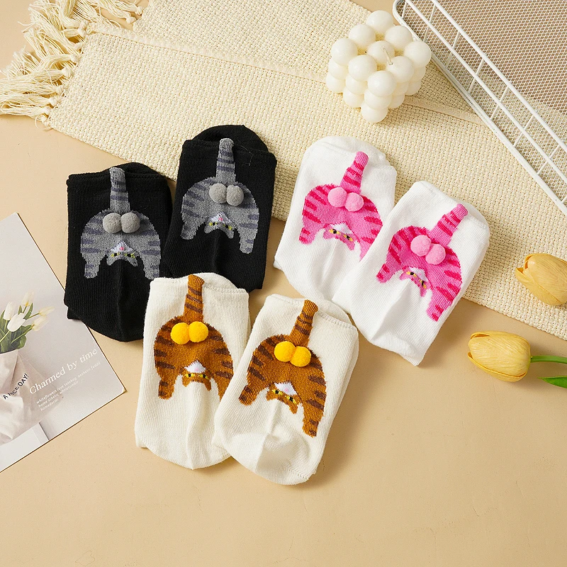 

Очаровательные женские носки до середины икры с помпонами с изображением кота, необычные длинные носки в корейском стиле, милые 3D-мультяшные креативные длинные носки для пар