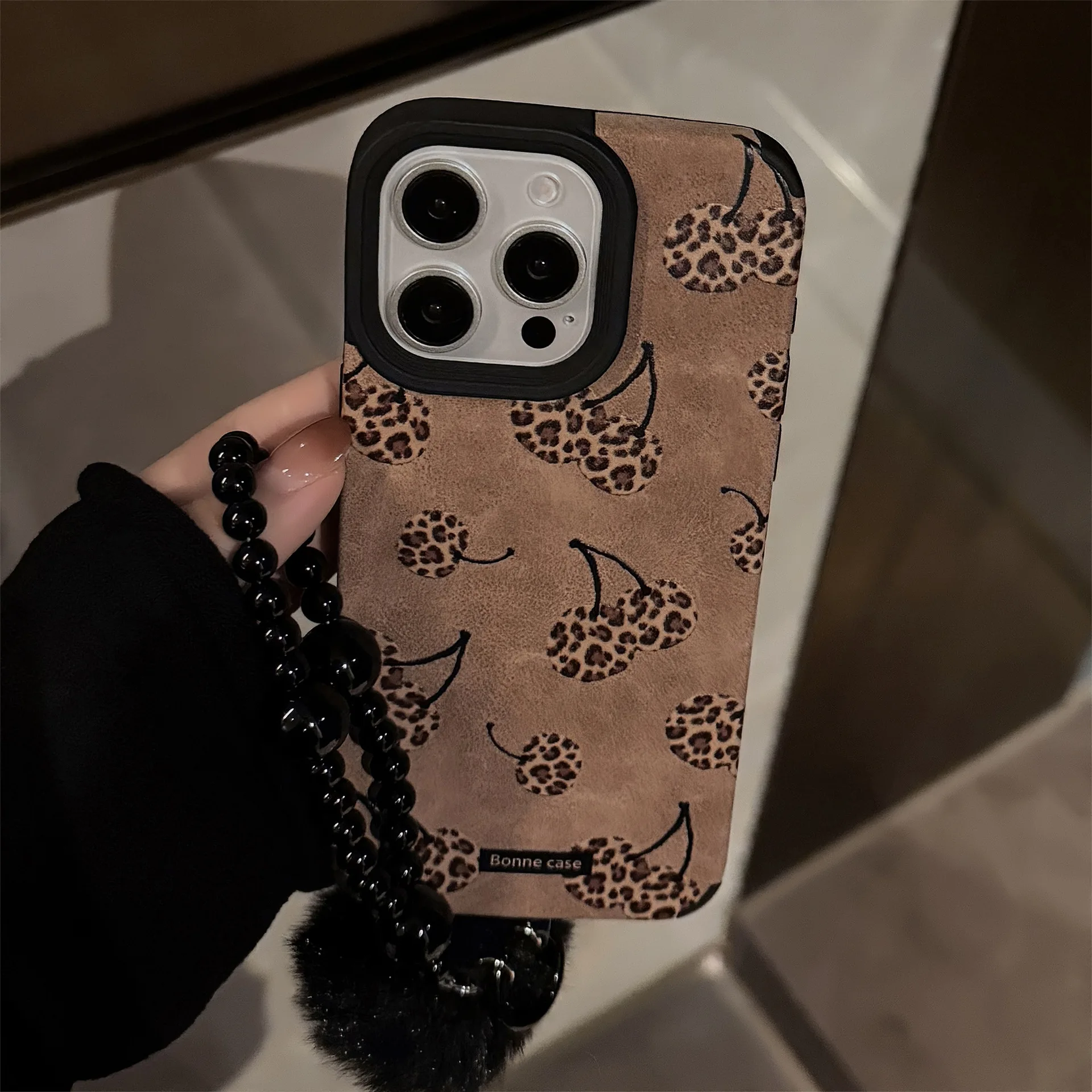 Leopard print cherry ins leather phone case relif 3D bracelet cool back cover for iphone 15 11 promax 12 13 14 16 pro max fundas