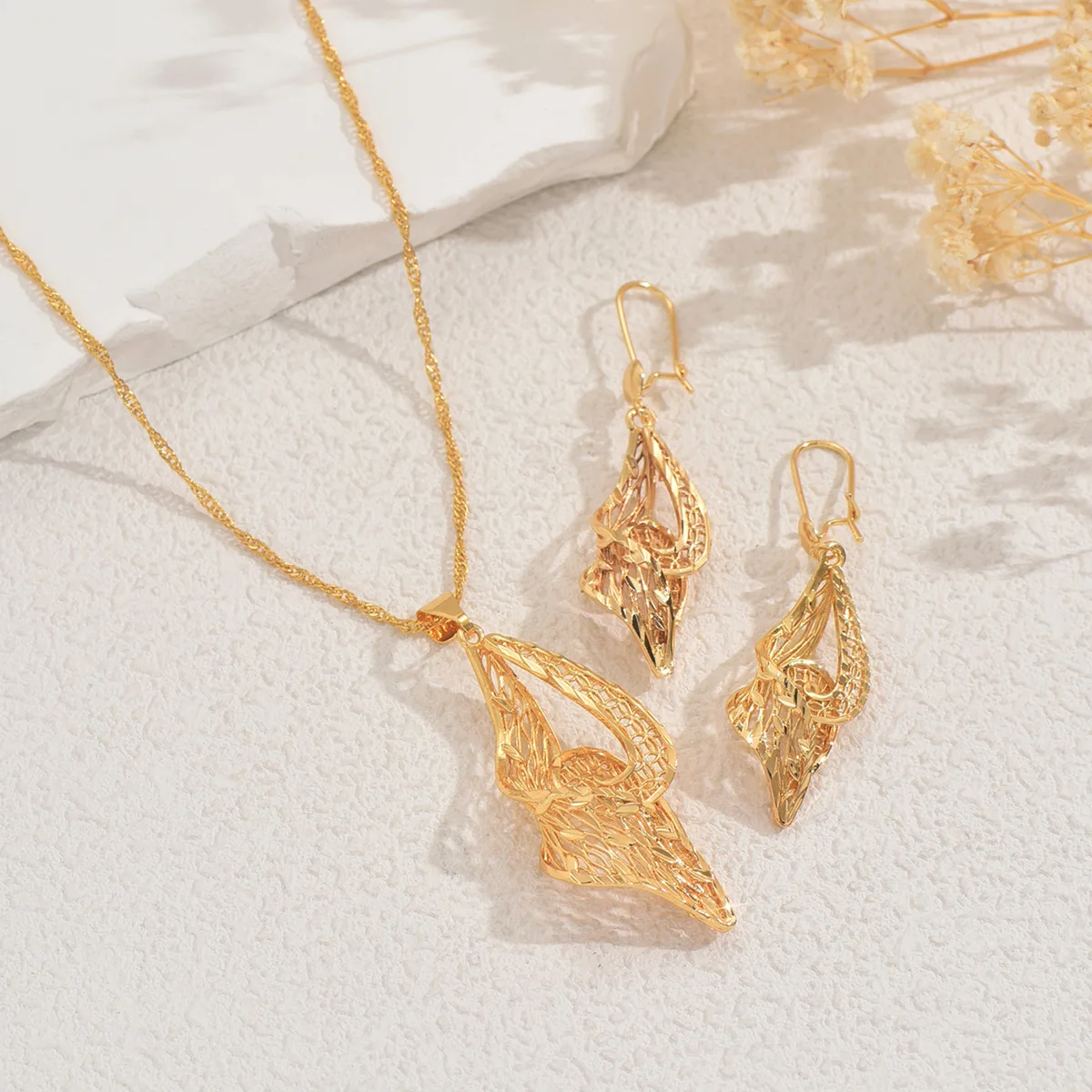 Новые женские серьги и ожерелья 2025 года, универсальный и высококачественный комплект