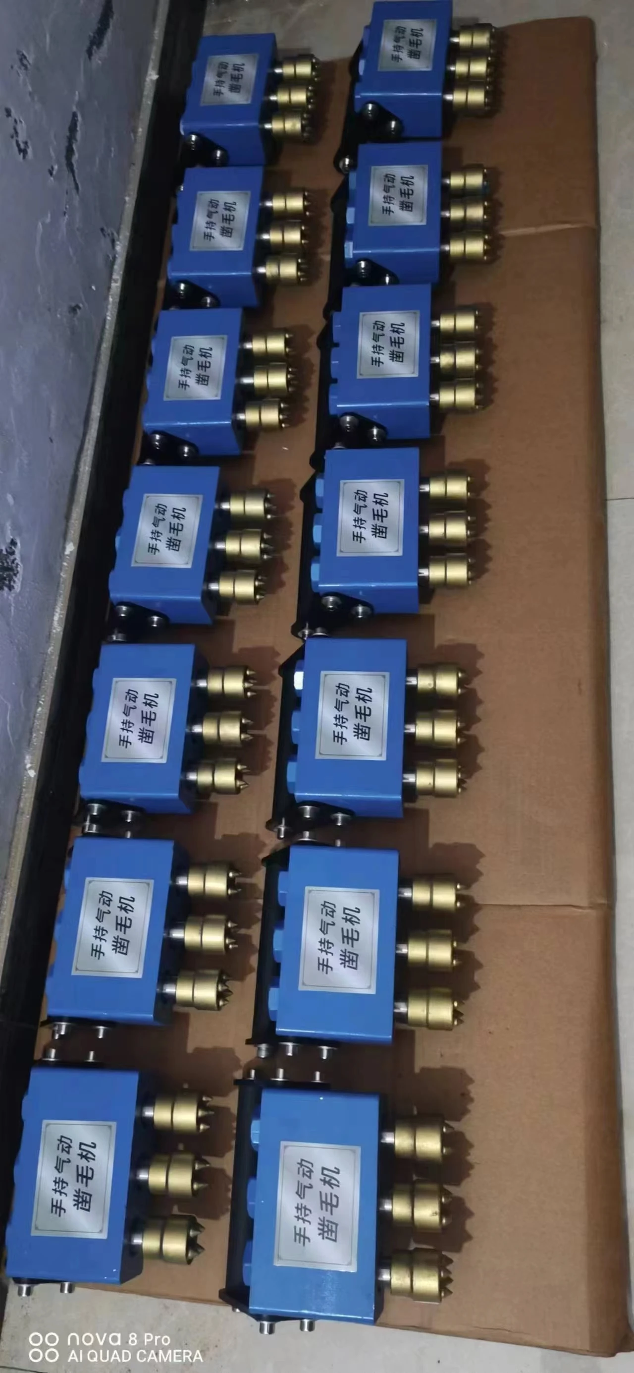 مطرقة بوشامر الخرسانية الهوائية المسلحة جسر الطريق الخرساني برأس مطرقة الخزامى آلة خشونة الجدار