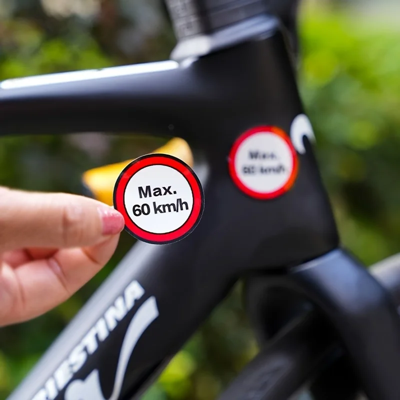 

Набор из 2 водонепроницаемых наклеек в стиле дорожных знаков – наклейки с указанием скорости 25/60/80/100/130 км/ч для стайлинга автомобилей и велосипедов