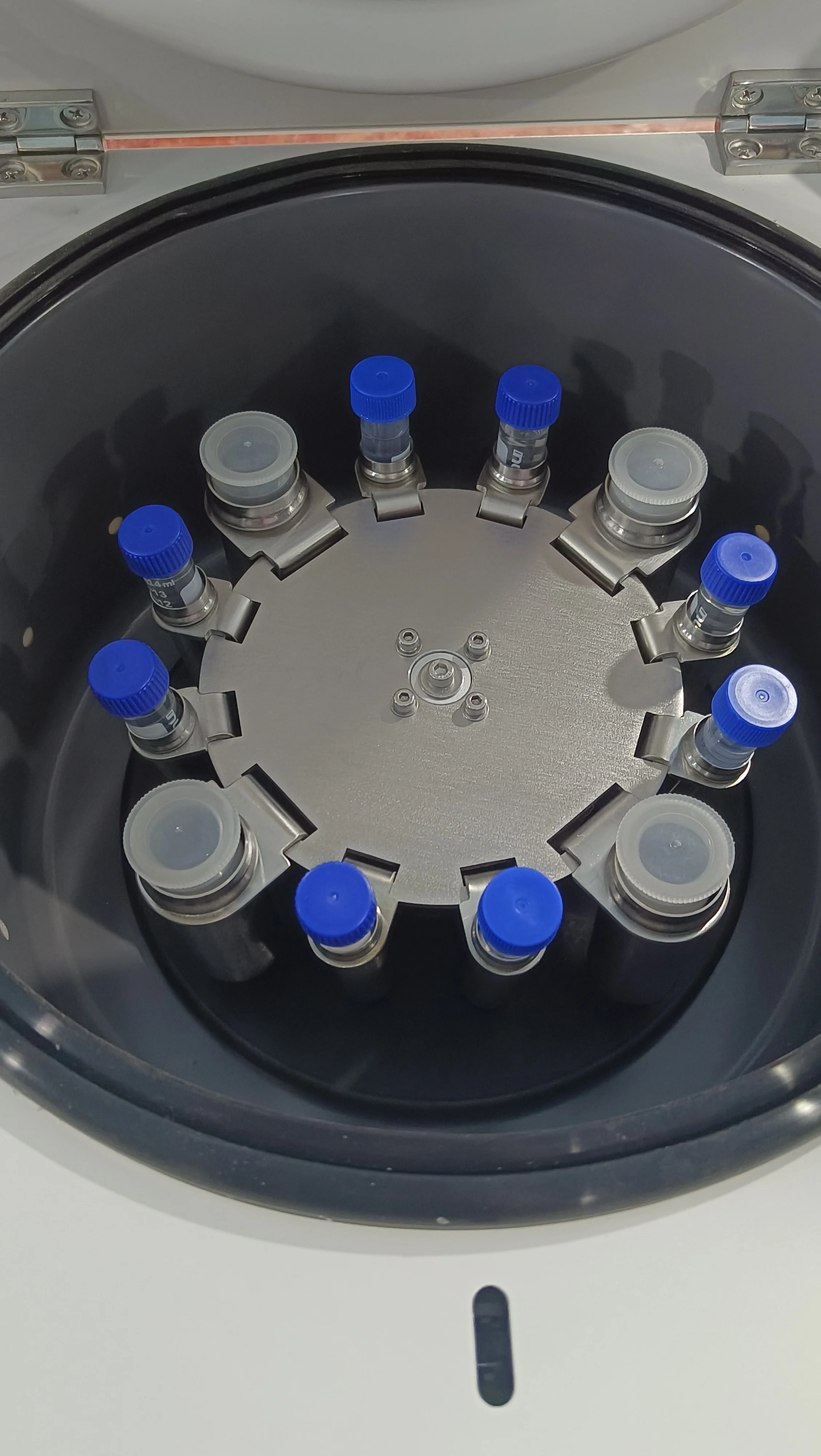 Laboratory Medical Tabletop Low Speed Centrifuge 3-5W 8*15ml+4*50ml Horizontal Disc Rotor 8*15ml+4*50ml Horizontal Disc Rotor