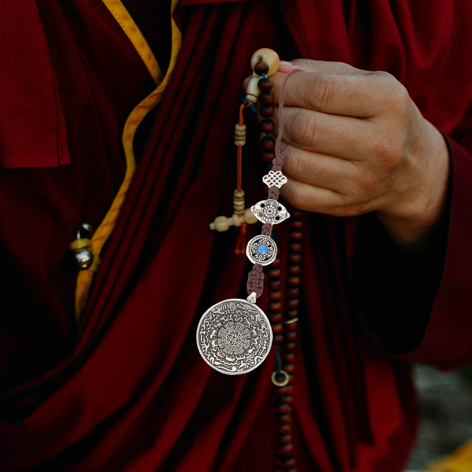 

2Pcs Tibetan Pendant Necklace Retro Rope Vintage Sweater Chain Decorative Charm Creative Pendant Neck Accessory for Gift Party