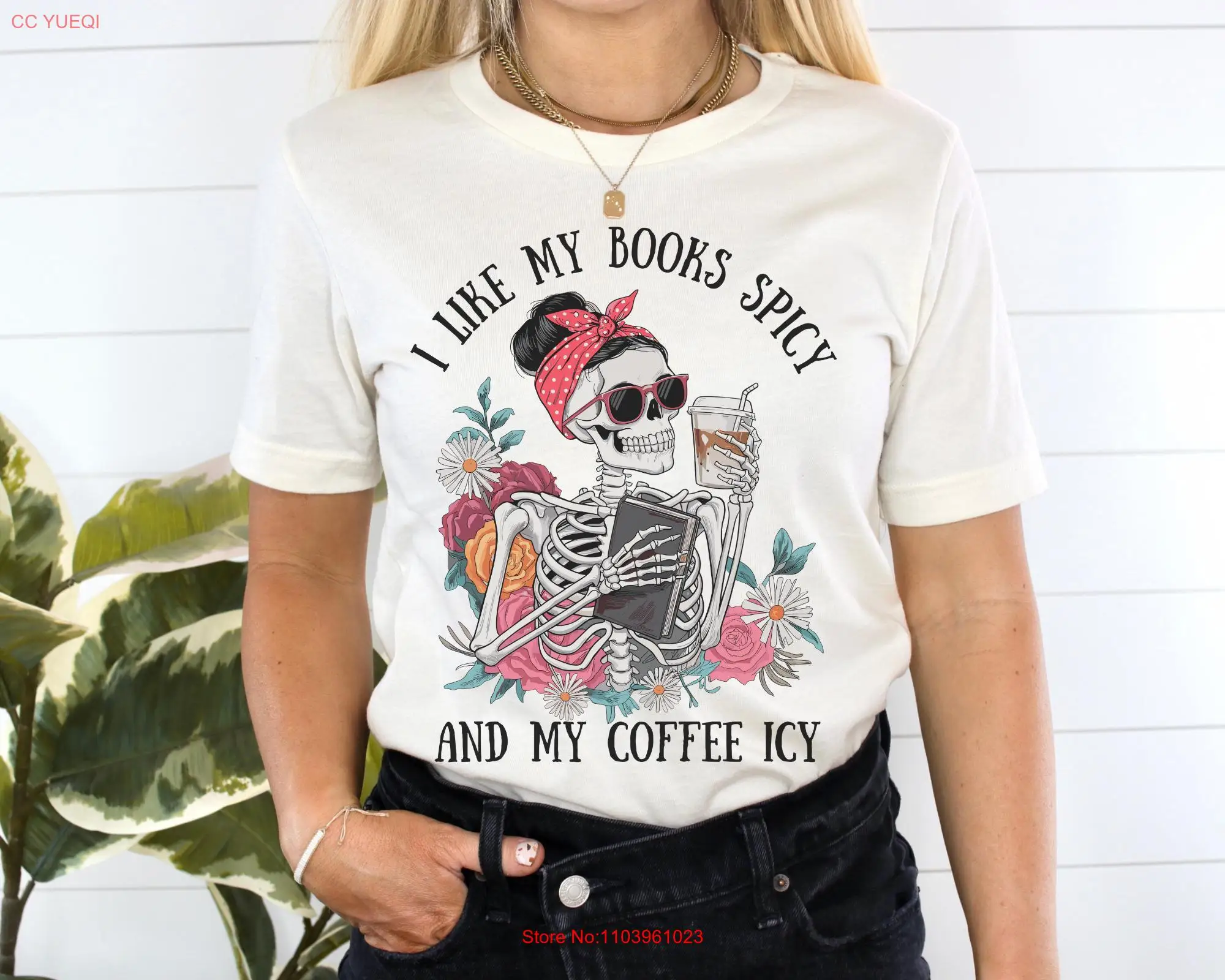 Футболка «I Like My Books Spicy Coffee Icy» с изображением скелета для девочек Iced Smut Lovers Sassy Book Lover с длинными или короткими рукавами