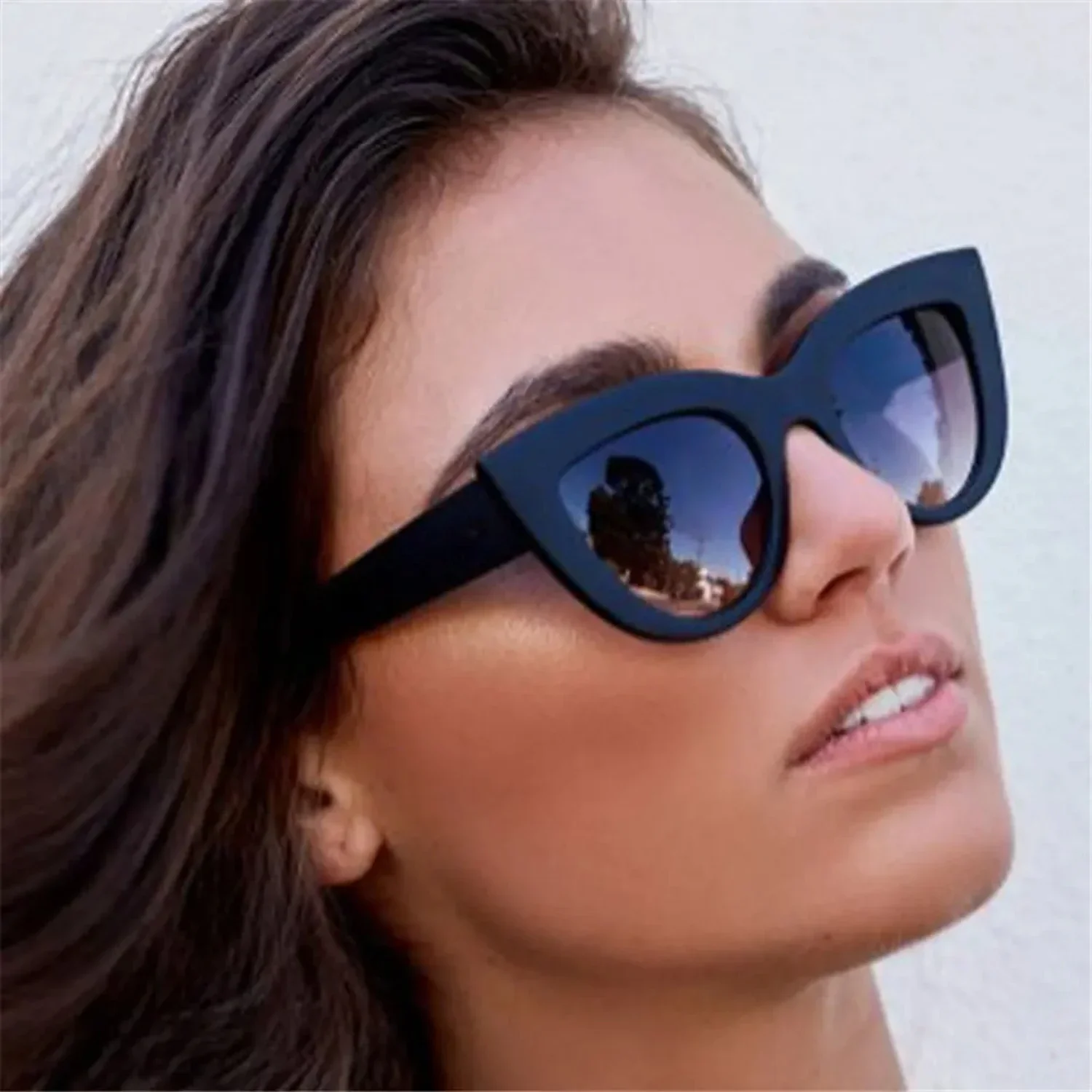 Vintage Cat Eye Sunglass Trendy Female Eyewear  Brand Designer Popular Women Travelling Sun Shades Glasse