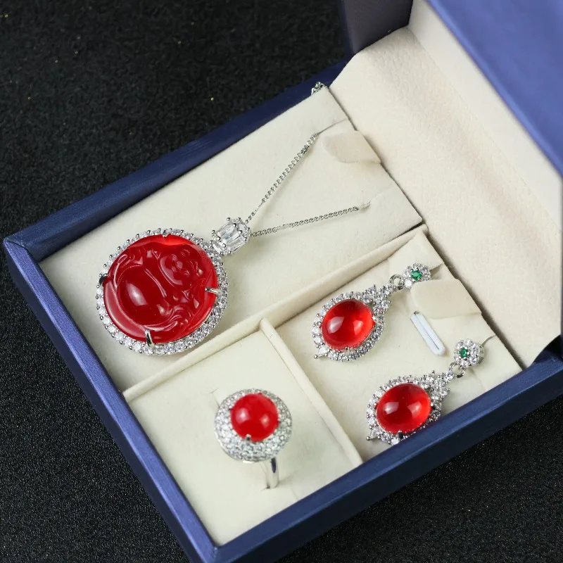 

The New Natural High Ice Red Three-piece Set Is Suitable for Daily Wear and Fashion Accessories.