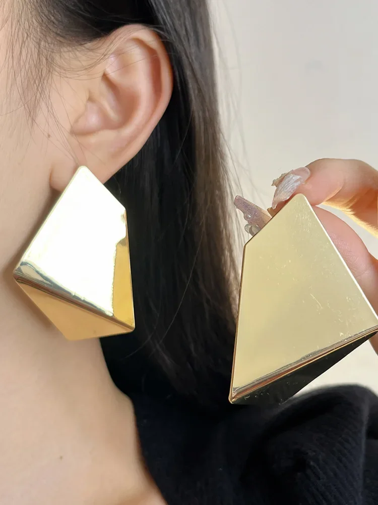 Exaggerated geometric metal smooth rhombus Internet celebrity explosion high-end stud earrings female