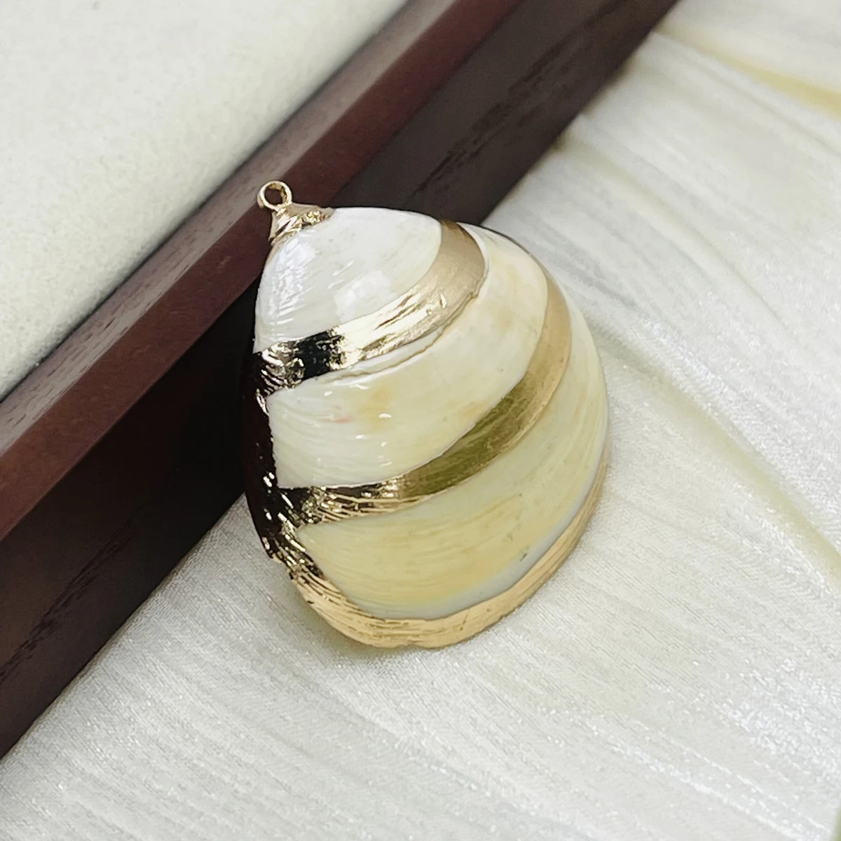 

30Pcs/50Pcs Natural Shell Pendant Sector-Shaped Gold Border Pendant For Jewelry Making DIY Earrings Bracelet Necklace Accessory