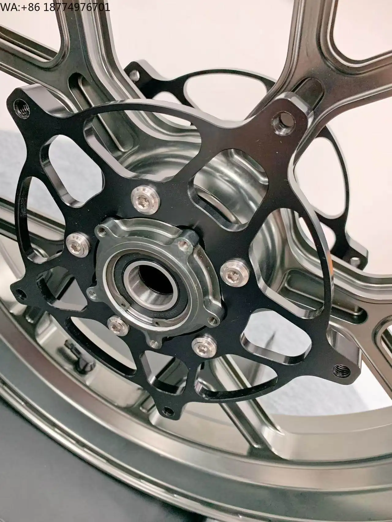 

Suitable for S1000RR S1000R Wheel Hubs Forged Aluminum - CNC Racing Performance Motorcycle 2019-2025 Hub Wheels