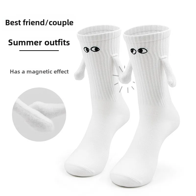 جوارب زوجين مغناطيسية إبداعية ذات عيون كبيرة جوارب للأزواج برسوم كرتونية مع جوارب طويلة على طراز Ins إكسسوارات الملابس