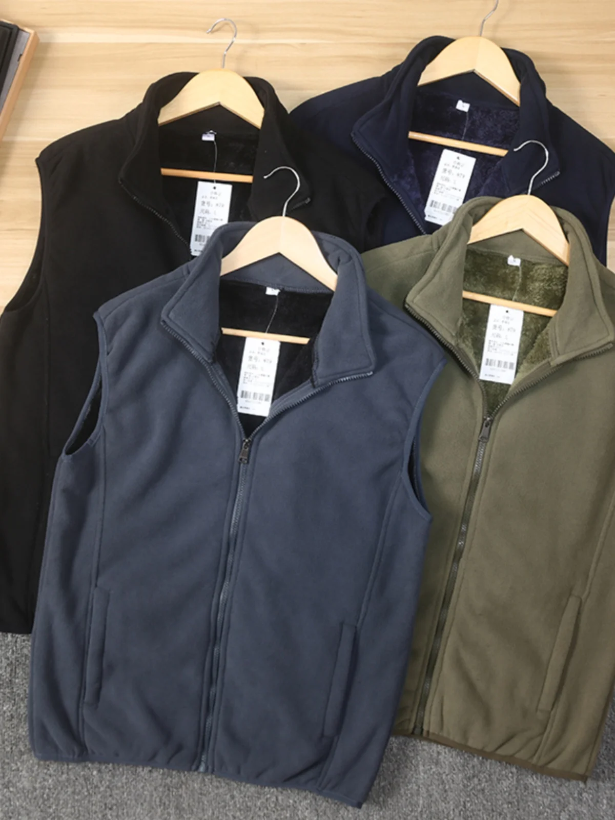 

Thiened Coral Fce Vest Men's Autumn Winter Stand Collar Svel Comfortable Soft Youth Faion Stand Fit Casual Vest