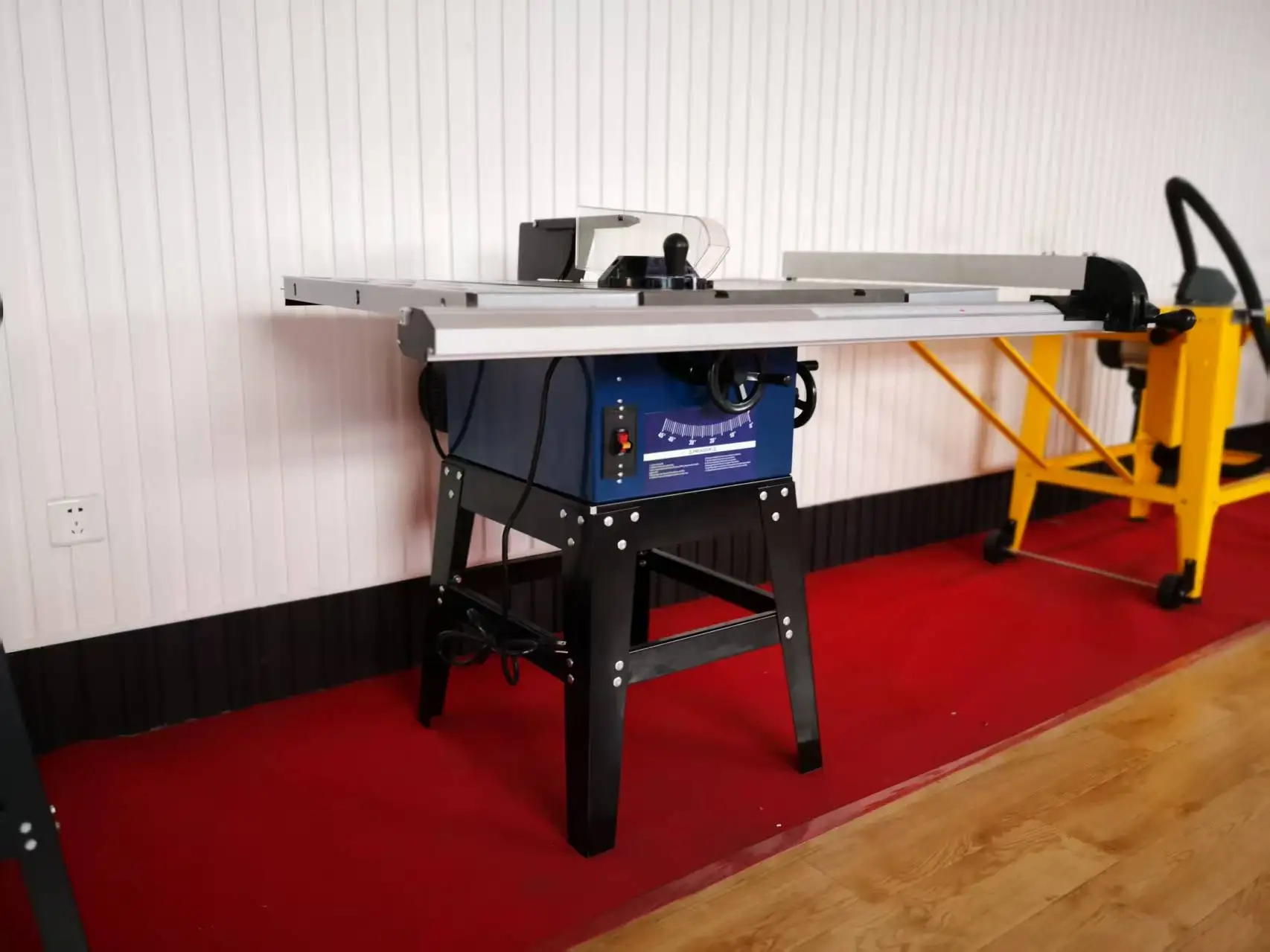 Entry-level Precision Woodworking Table Saw 10-inch Woodworking Machinery Cutting Saw TS250B