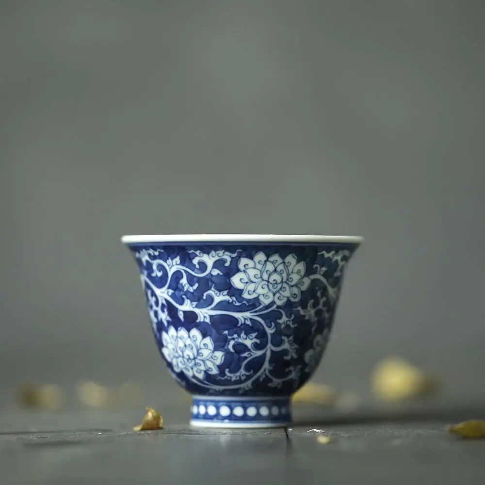 the mainland of China handmade ceramic tea set Jingdezhen blue and white porcelain antique master cup tea cup free of postage
