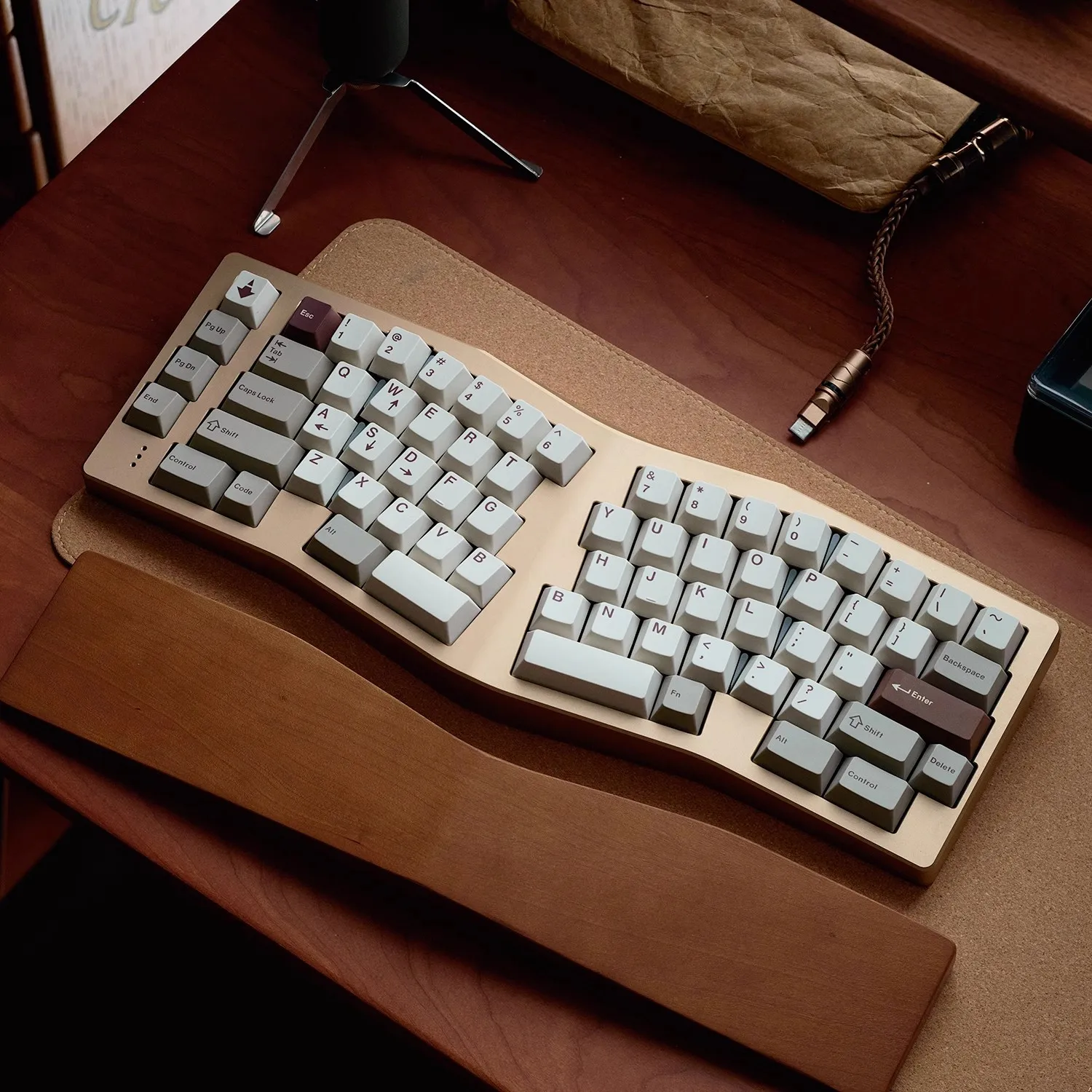 

JKDK ‌Retro Chocolate PBT Keycaps Cherry Profile Dye-Sub Key Caps For ANSI 100%/80%/60% Alice/WKL/Split BS/Stepped CapsLock